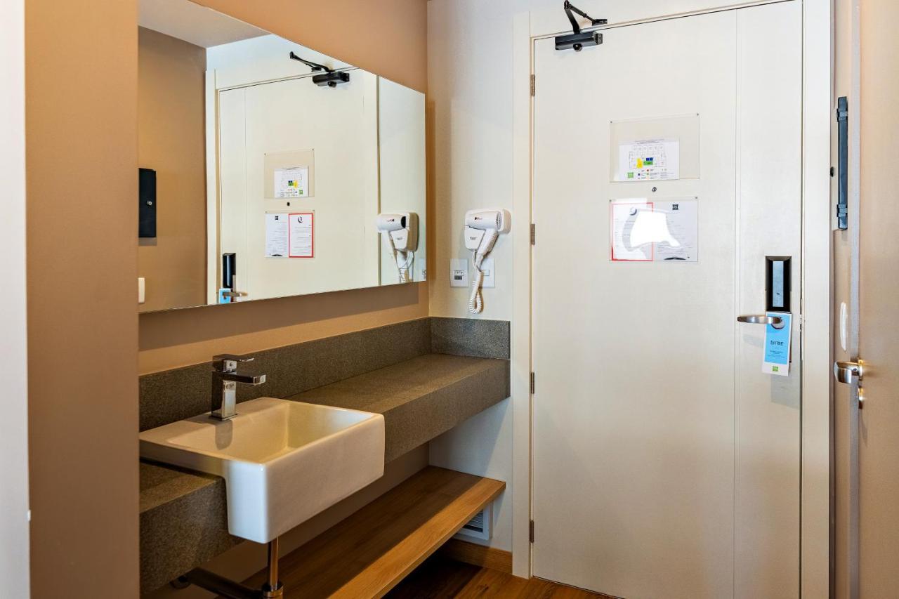 Hotel Ibis Styles Porto Alegre Moinhos De Vento Esterno foto